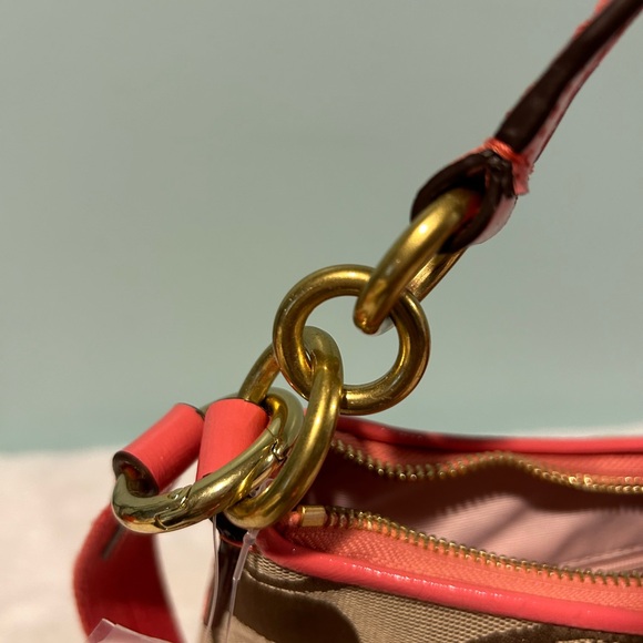 COACH Pouchette and Sling bag in great condition. Authentic pre-owned - Picture 2 of 10